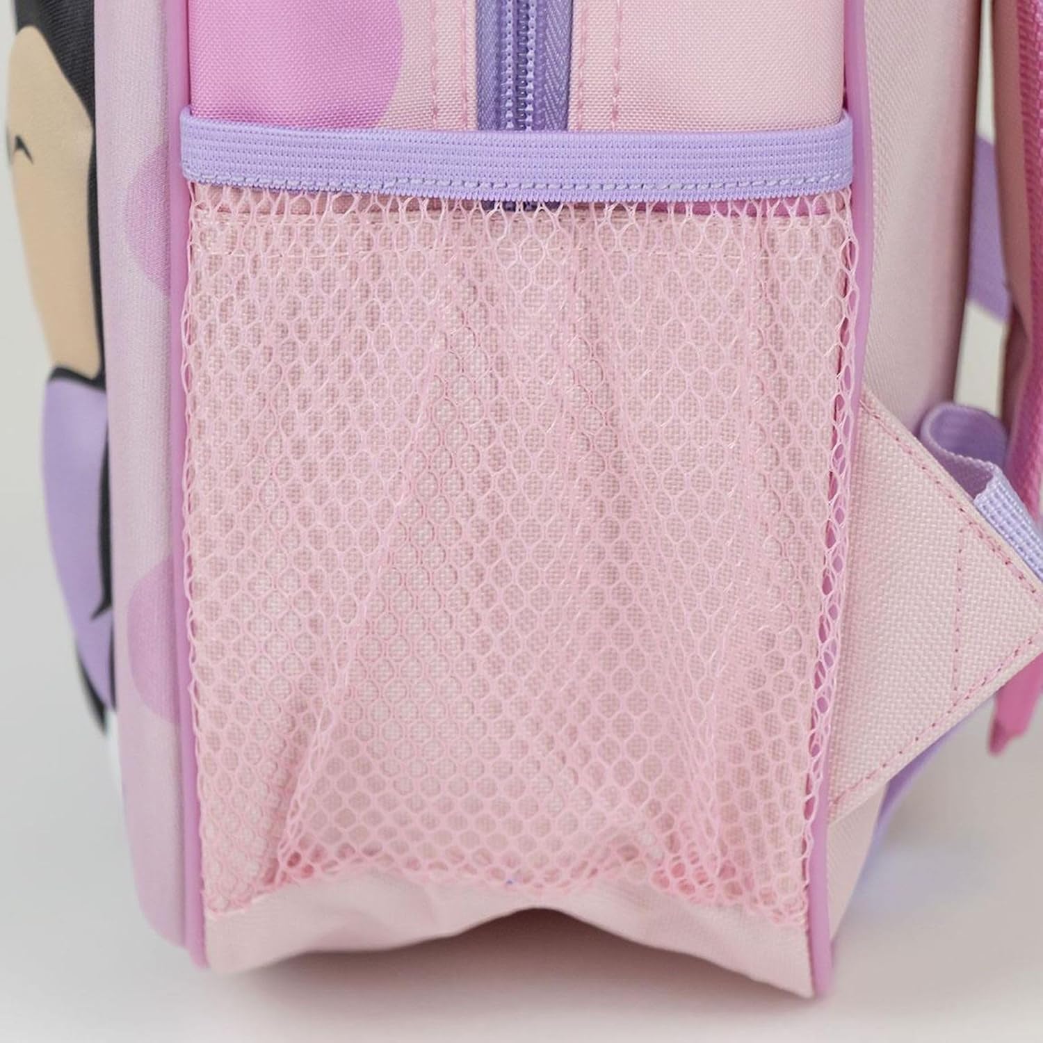 81yM+Ljn+zL_AC_SL1500_ - Da-Da Kids Close-up of a pink backpack pocket with a lavender zipper and pink mesh front panel.