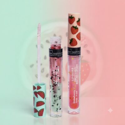 Lip gloss set with strawberry-pattern caps and pastel liquids; applicator wand on left, pastel gradient background.