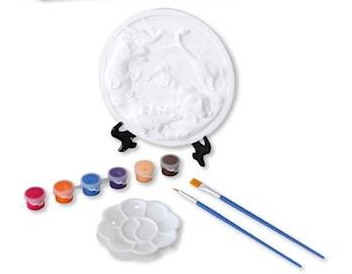 image 1 - Da-Da Kids Ceramic painting kit includes a white relief disc, assorted paint pots, a flower-shaped palette, and two blue brushes.